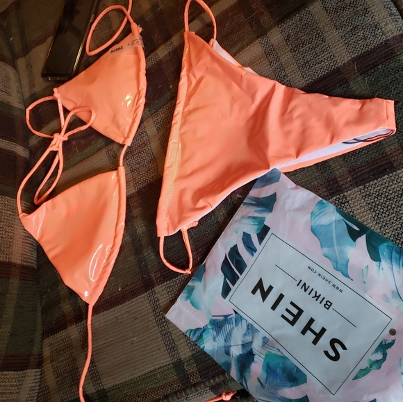 Leather thong bikini - Picture 2 of 3